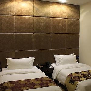 King or Twin Room without Window